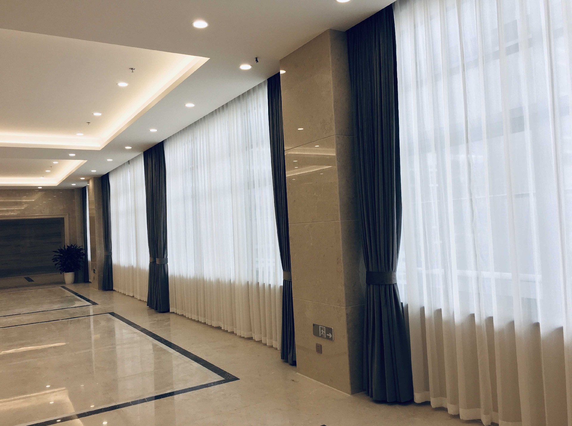 電動(dòng)智能窗簾