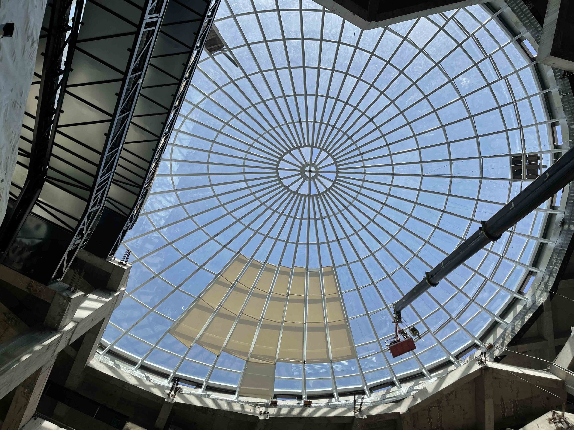 希旭智能內(nèi)蒙古維多利摩爾城采光頂工程 希旭智能內(nèi)蒙古維多利摩爾城采光頂工程