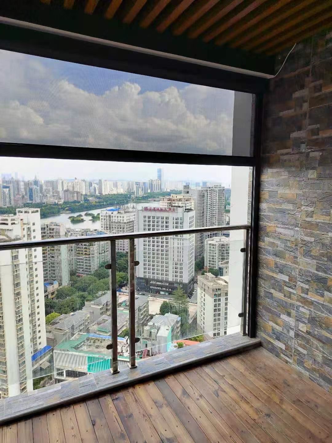 電動(dòng)防風(fēng)卷簾