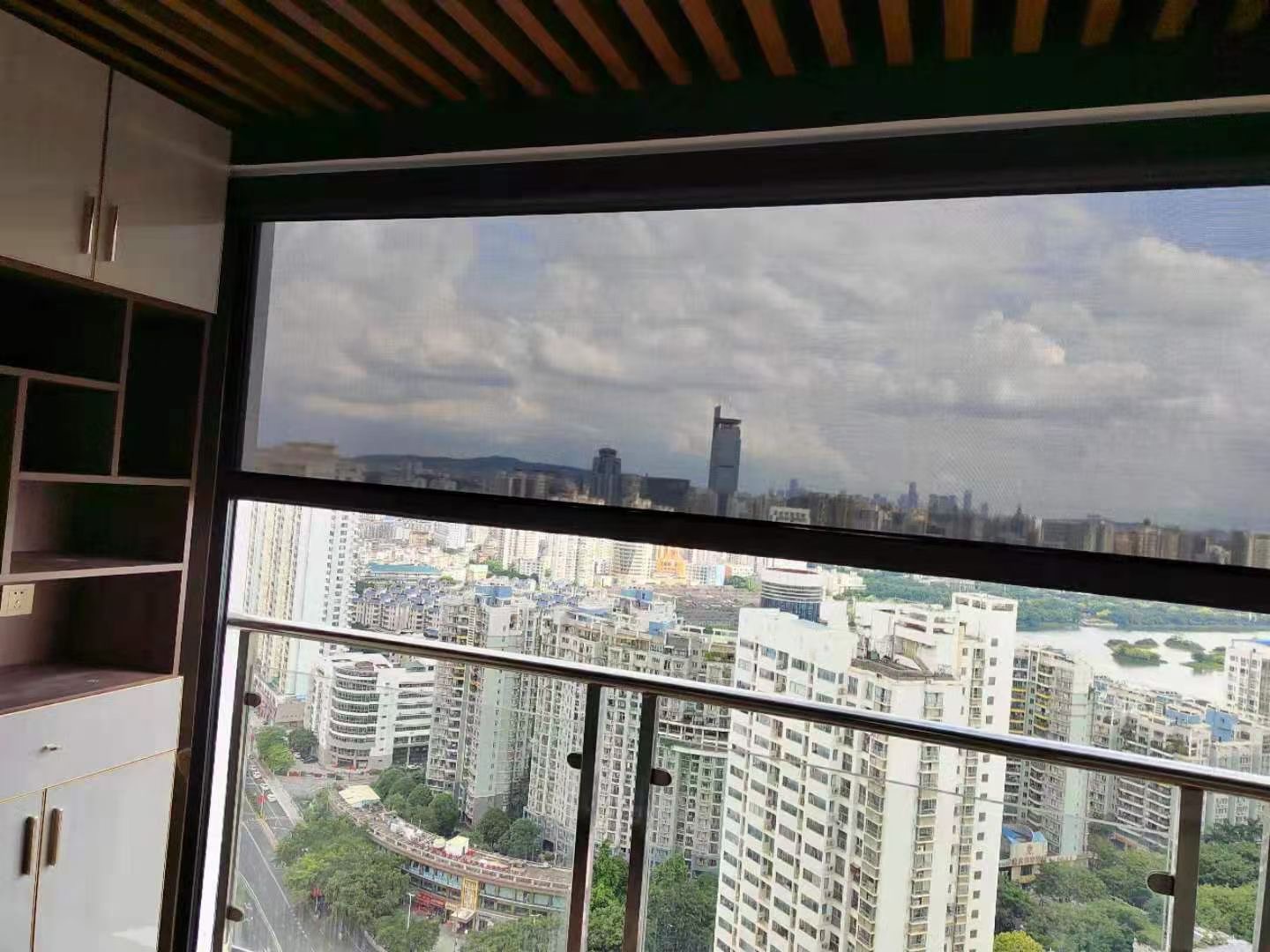 電動(dòng)防風(fēng)卷簾