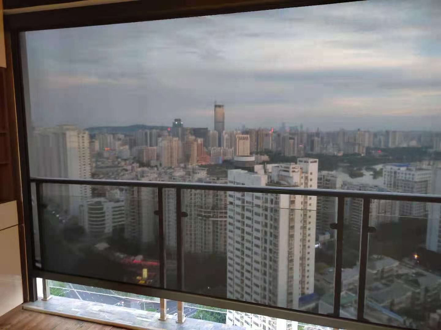 電動(dòng)防風(fēng)卷簾