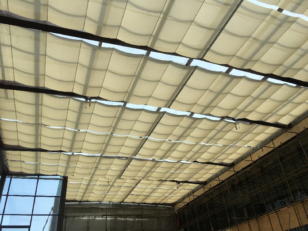 浙江專業(yè)生產銷售電動折疊篷，開放式陽臺解決辦法，電動遮陽防雨百葉涼亭，智能蜂巢簾，遮陽天幕，F(xiàn)CS折疊式天棚簾,采光頂電動遮陽簾，電動智能防風卷簾等遮陽周邊智能產品，集設計生產，安裝，維護于一體的智能科技企業(yè)，給您提供更加貼心的量身定制服務--杭州航城遮陽用品有限公司