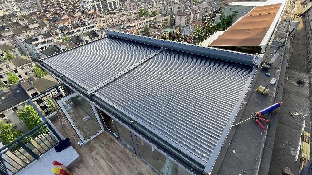 [鋁合金天幕·案例分享] 杭州某小區(qū)露臺(tái)陽(yáng)光房電動(dòng)鋁合金天幕