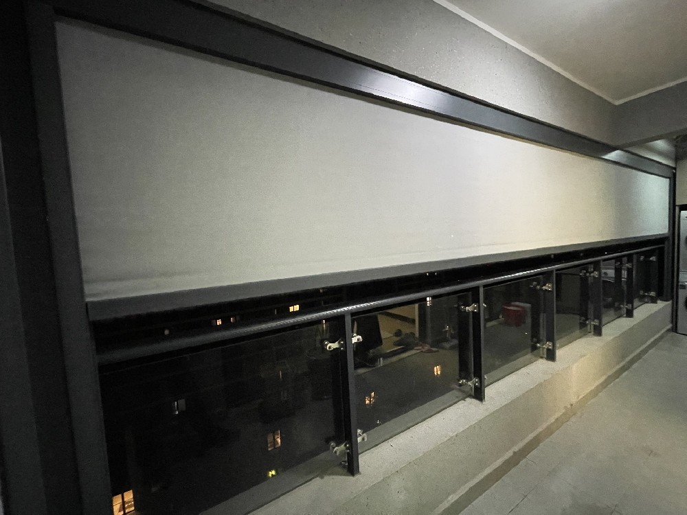 [防風(fēng)卷簾·案例分享]第8代超寬電動(dòng)防風(fēng)卷簾案例分享 單幅最寬30米