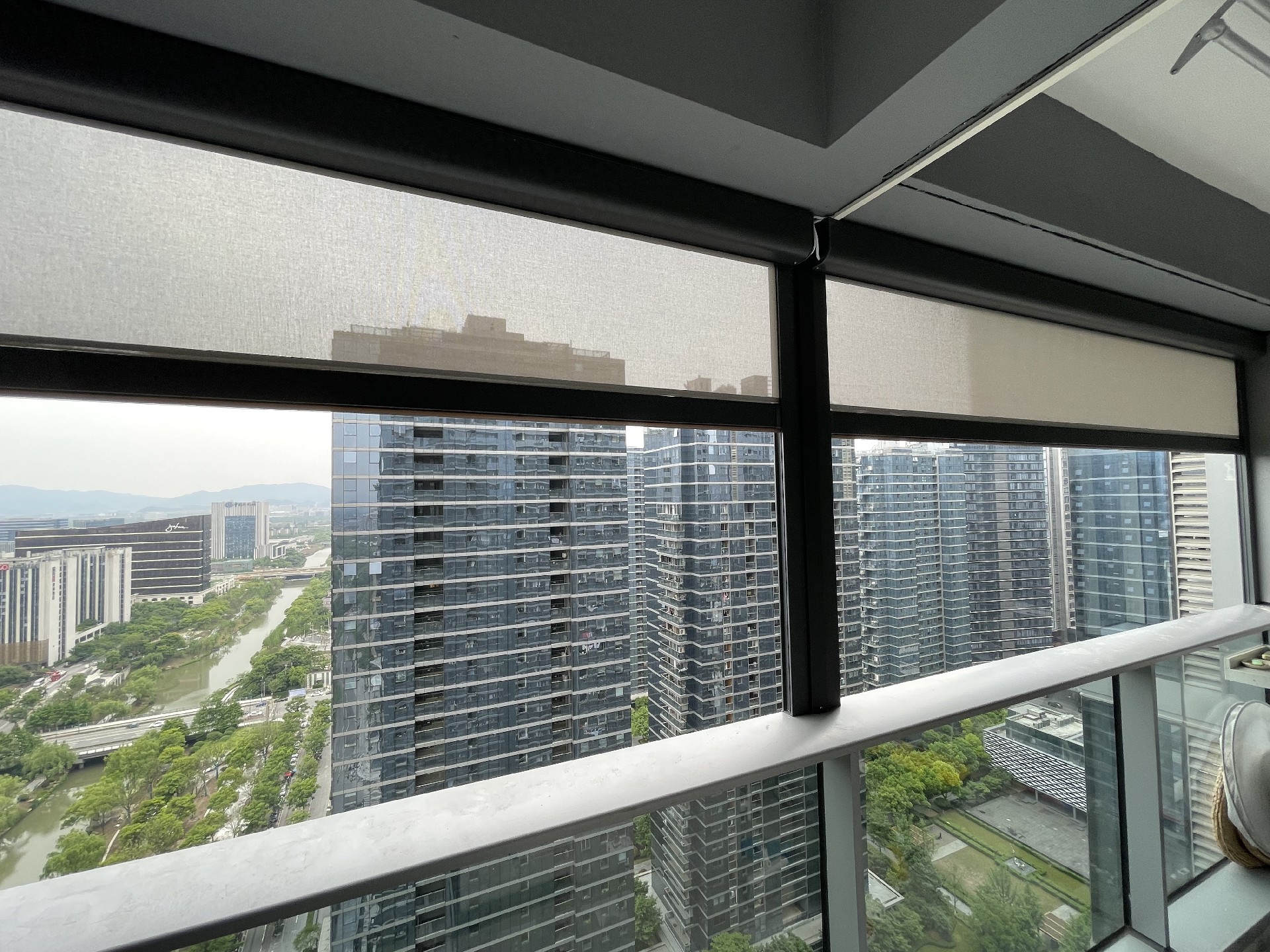 防風(fēng)卷簾案例圖 防風(fēng)卷簾案例圖